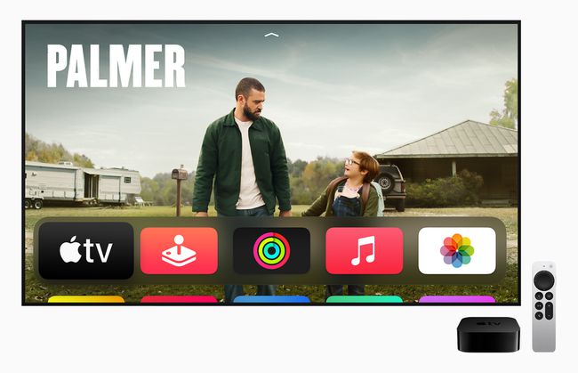 리모컨이 있는 Apple TV와 저스틴 팀버레이크와 함께 Palmer를 표시하는 TV.