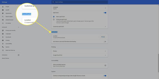 Una captura de pantalla de la configuración de Chrome con el encabezado Descargas resaltado