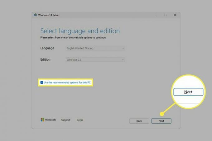 Valget av Windows 11-oppsettsspråk og utgave er uthevet.