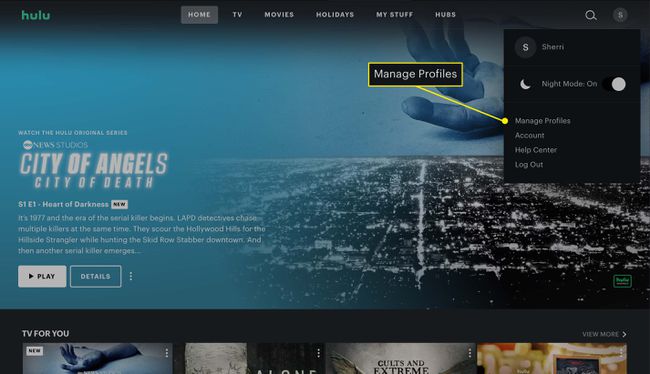 Glavna stranica Hulua s otvorenim izbornikom i istaknutim Upravljanje profilima.