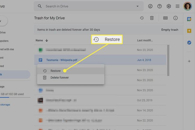 Opção de restauração na pasta de lixo do Google Drive.