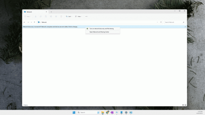 Опција „Укључи откривање мреже и дељење датотека“ је истакнута у Виндовс 11 Филе Екплорер-у
