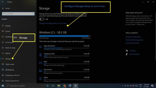 Almacenamiento y " Configurar Storage Sense o ejecutarlo ahora" resaltados en la configuración del sistema de Windows