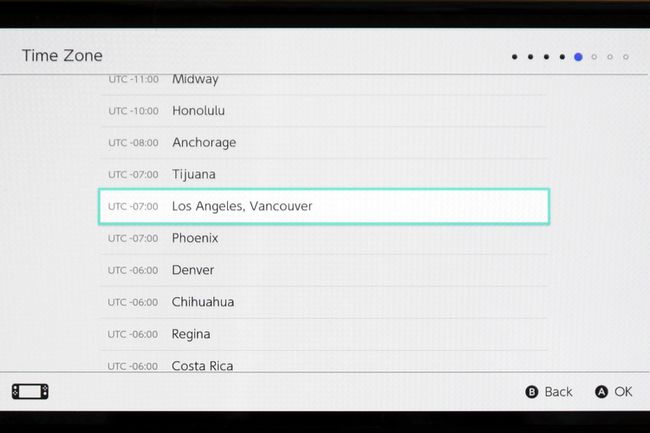Nintendo Switch OLED의 시간대 설정 화면.