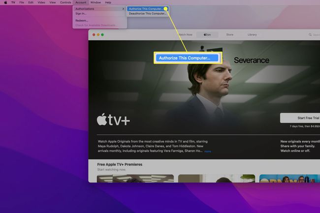 नए कंप्यूटर को अधिकृत करने के लिए उपयोग किया जा रहा Apple TV ऐप।