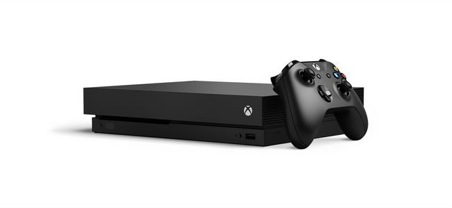 Die Xbox One X-Konsole und der Controller