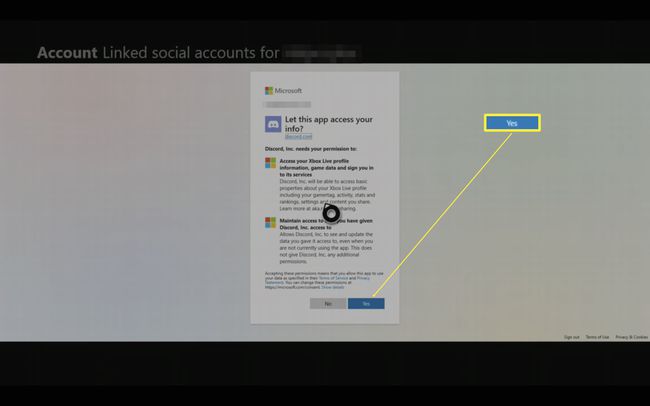 Xbox Oneのリンクされたソーシャルアカウントのセットアップページで、[このアプリに情報にアクセスさせます]ダイアログを開いてDiscordを表示します