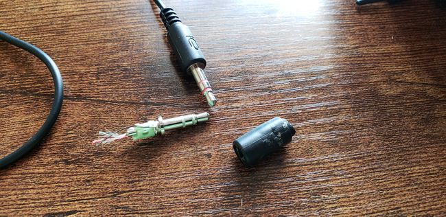 kako popraviti priključek za slušalke - odstranite pokrov vtiča