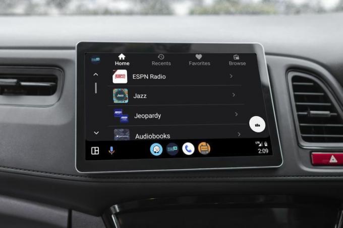 Приложение TuneIn Radio для Android Auto