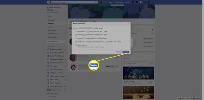 Potwierdzenie usunięcia członka grupy na Facebooku.