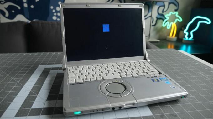 고대 Panasonic 노트북에서 실행되는 Windows 11