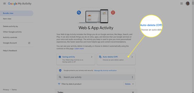 La página de actividad de aplicaciones y web de Google con la opción de eliminación automática resaltada