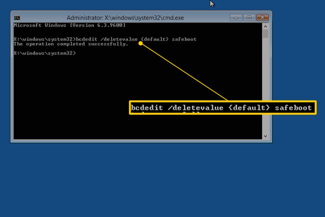 Comando " bcdedit deletevalue {default} safeboot" no prompt de comando do Windows