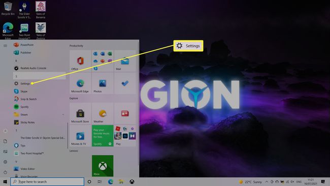 Windows 10 z ustawieniami podświetlonymi w menu Start