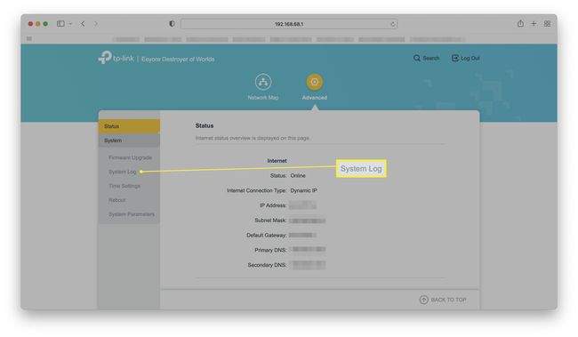 Interfaz del enrutador con el registro del sistema resaltado