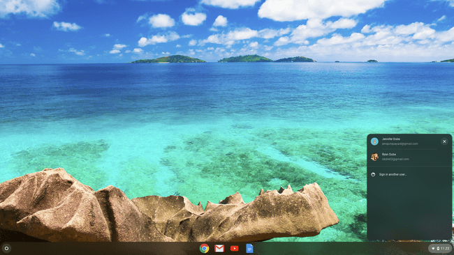 Captura de pantalla de cómo cambiar de usuario en Chromebook