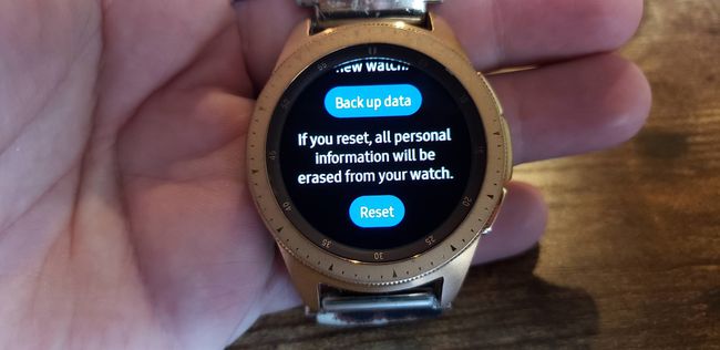 Samsung Galaxy Watch 설정 초기화 하위 메뉴 및 공장 초기화를 확인합니다.
