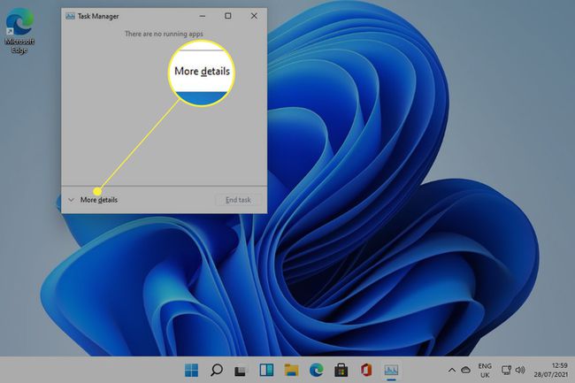 Windows 11 Desktop mit ausgeführtem Task-Manager und hervorgehobenen weiteren Details