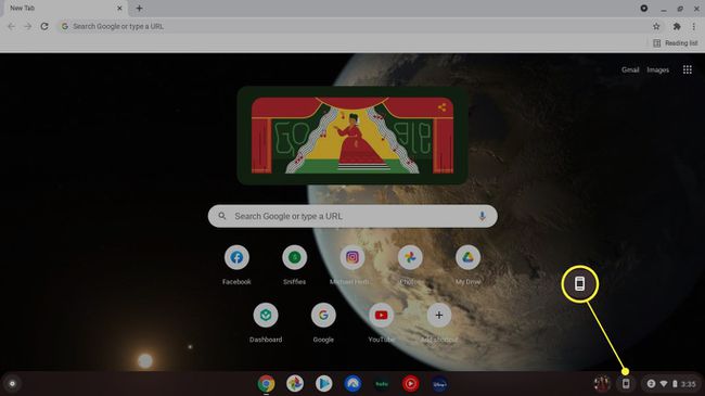 Ikona telefona istaknuta na programskoj traci Chromebooka