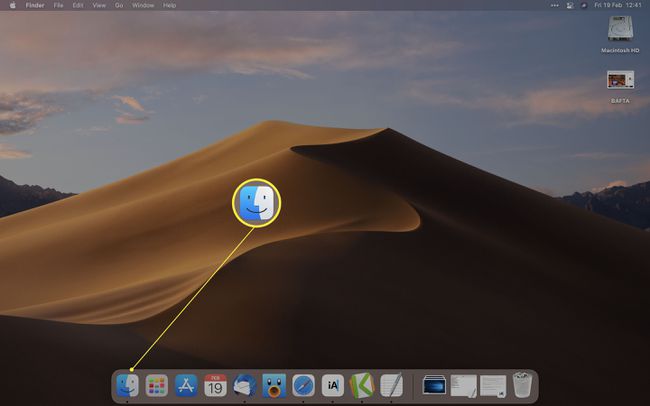 Finder 아이콘이 강조 표시된 Mac 데스크탑