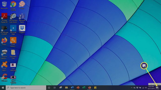 アクションセンターアイコンが強調表示されたWindows10