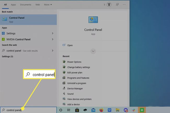 تم تمييز لوحة التحكم من مربع بحث Windows 10.