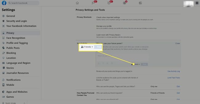 Стрелица падајућег менија Пријатељи (или ваше тренутно подешавање) у Ко може да види ваше будуће постове? подешавања за Фејсбук