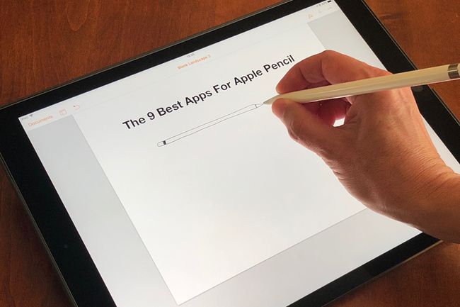 صورة من Apple Pencil تستخدم للرسم على iPad Pro