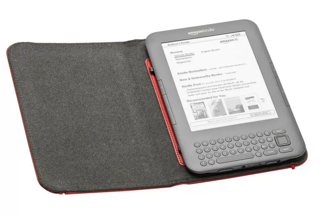 أ Kindle 3 مع فتح الغطاء