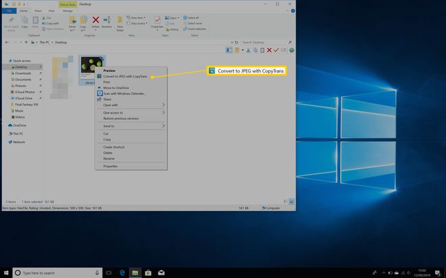 Namizje Windows 10 z označenim menijem, ki je označen z desnim klikom, ki prikazuje Pretvori v JPEG s CopyTrans