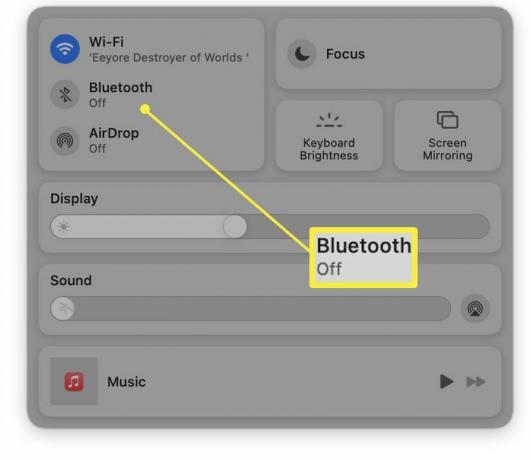 تم تمييز تبديل Bluetooth في مركز التحكم في Mac.