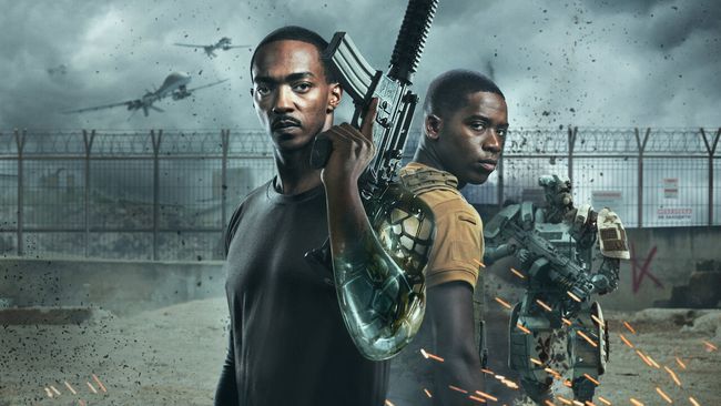 Anthony Mackie และ Damson Idris ใน Outside the Wire