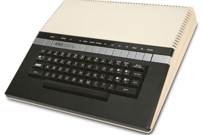 Komputer rumah Atari 1200XL dilihat dari atas