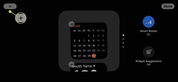 プラスボタンが強調表示された iPhone スタンバイ ウィジェット画面。