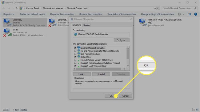 Una captura de pantalla de las propiedades de Ethernet en Windows con el botón Aceptar resaltado