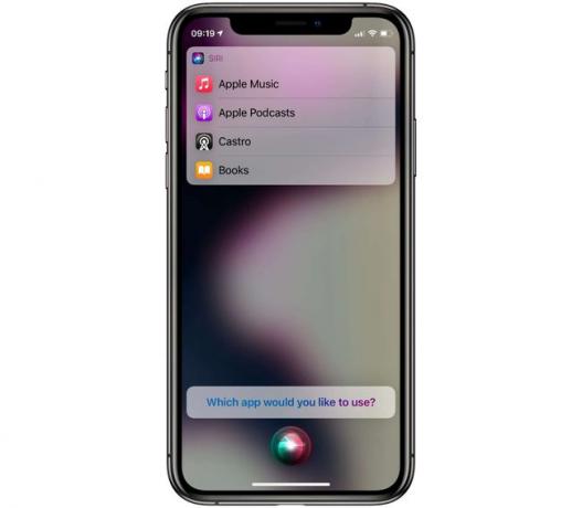 Siriのさまざまな音楽とポッドキャストオーディオアプリのオプションを表示するiPhone