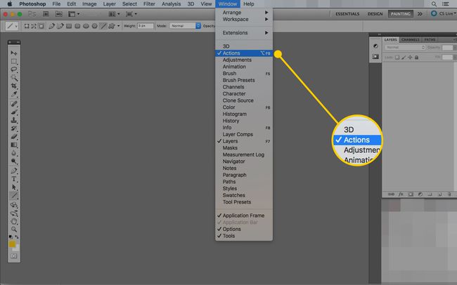 Photoshop op een Mac met het item Acties onder het menu Venster gemarkeerd