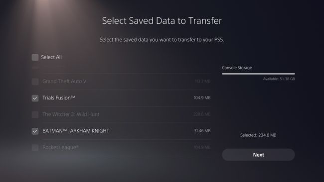 Selecionando dados salvos do PS4 para transferir para o PS5.