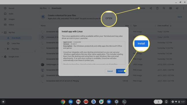Una Chromebook que le solicita que instale un archivo con Linux con Abrir e Instalar resaltado