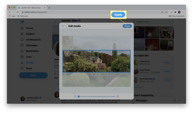 ヘッダー画像コントロールが表示され、適用ボタンが強調表示されたTwitterのプロファイル編集ダイアログ