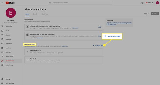 Selecteer onder Uitgelichte secties de optie Secties toevoegen om de lay-out van de startpagina van je kanaal verder aan te passen.