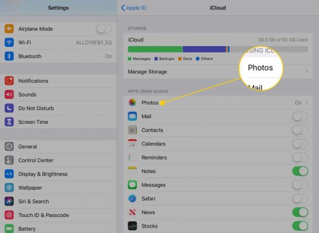 إعدادات iCloud على جهاز iPad مع تمييز الصور