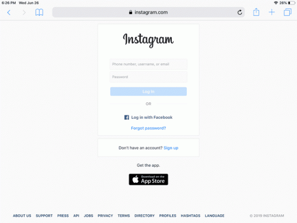 شاشة تسجيل الدخول إلى instagram.com في Safari لأجهزة iPad