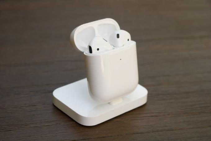 Apple AirPods (2019)