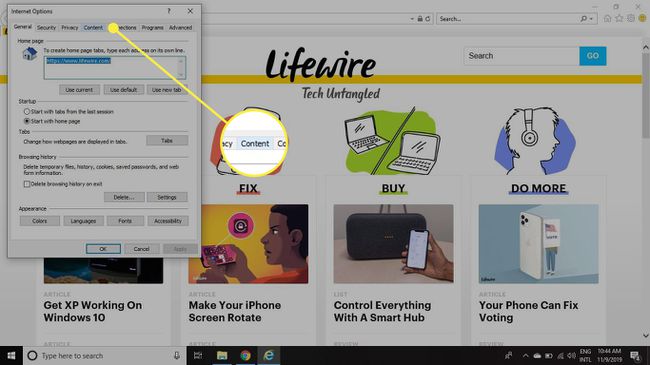 Opciones de Internet en Internet Explorer con la pestaña Contenido resaltada