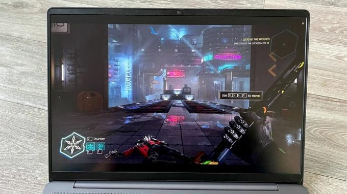 กำลังเล่น Ghostrunner 2 บน Lenovo IdeaPad Gaming Chromebook