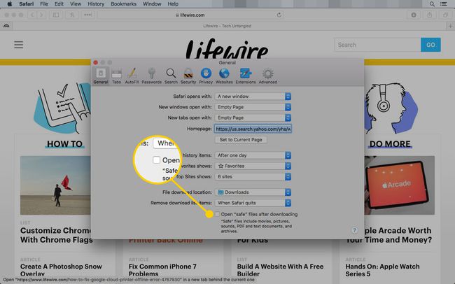 Сафари Општа подешавања са означеним пољем „Аутоматски отварај „безбедне“ датотеке“.