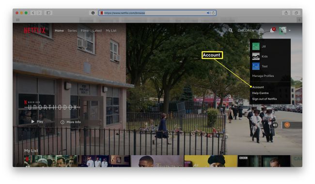 Netflix öppnas i en webbläsare med Konto markerat