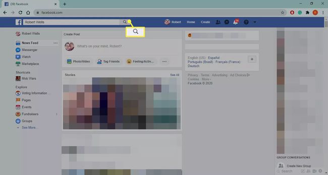 Förstoringsglas i sökfältet högst upp på Facebook