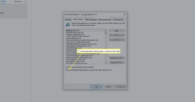 Lisage inimesed, kellele ma meilin, automaatselt Outlooki rämpsposti suvandite dialoogiboksi Ohutute saatjate loendi märkeruutu